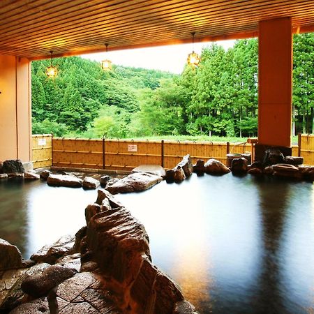 土湯温泉 やすらぎの宿 向瀧旅館 Фукусима Экстерьер фото