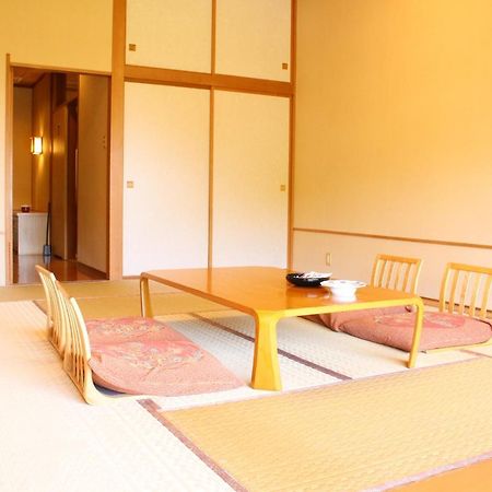 土湯温泉 やすらぎの宿 向瀧旅館 Фукусима Экстерьер фото