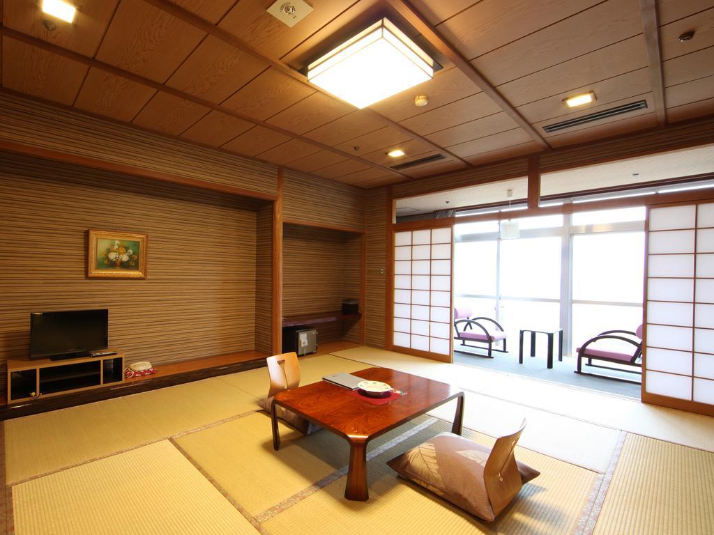 土湯温泉 やすらぎの宿 向瀧旅館 Фукусима Экстерьер фото