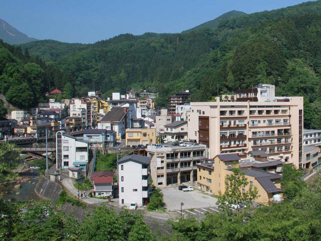土湯温泉 やすらぎの宿 向瀧旅館 Фукусима Экстерьер фото