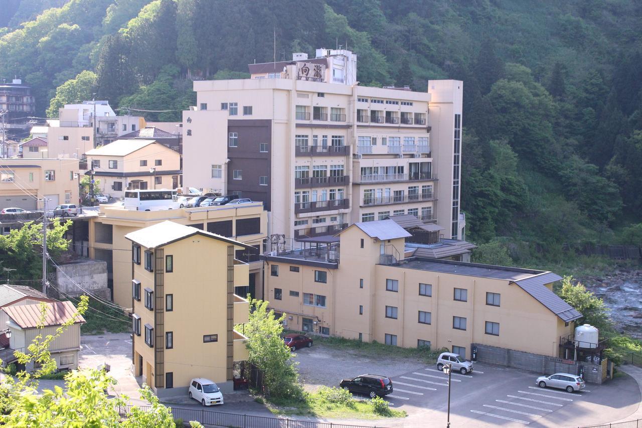 土湯温泉 やすらぎの宿 向瀧旅館 Фукусима Экстерьер фото