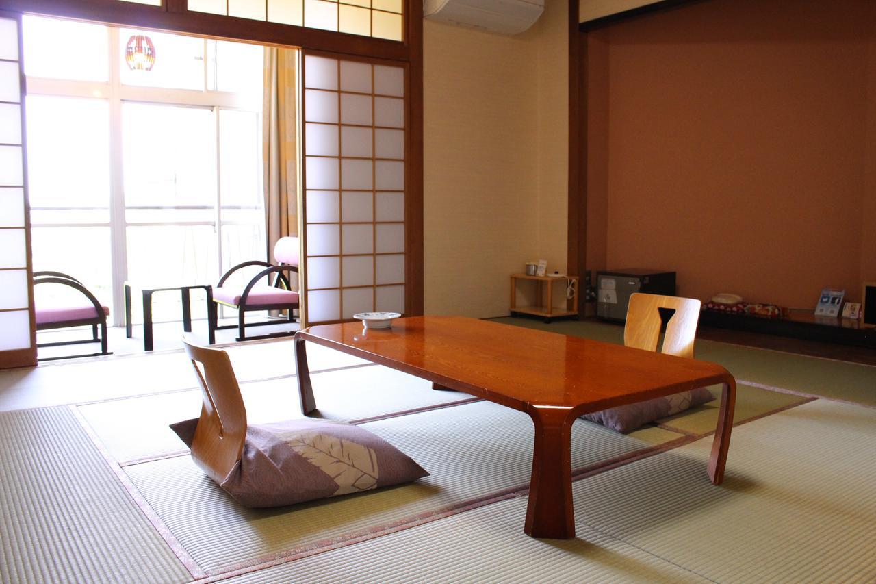 土湯温泉 やすらぎの宿 向瀧旅館 Фукусима Экстерьер фото