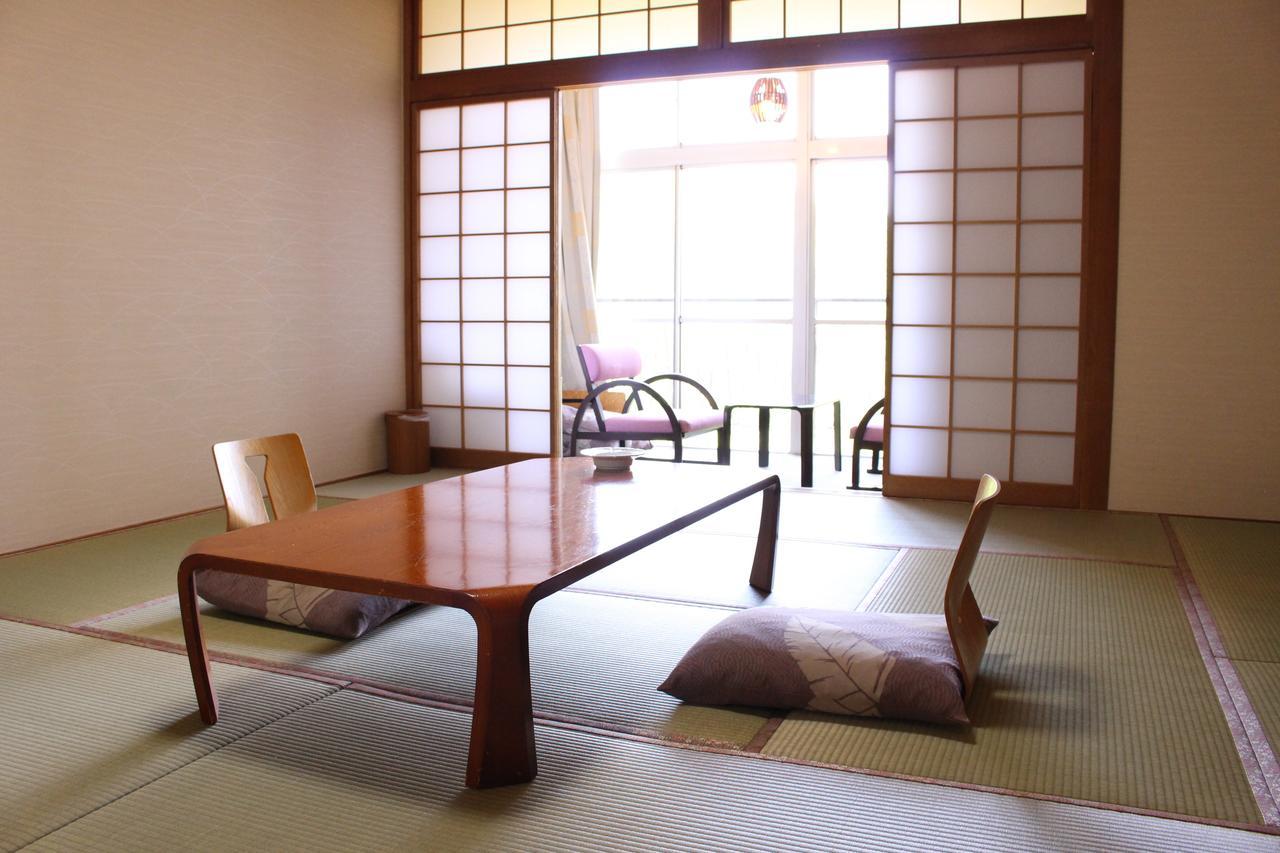 土湯温泉 やすらぎの宿 向瀧旅館 Фукусима Экстерьер фото