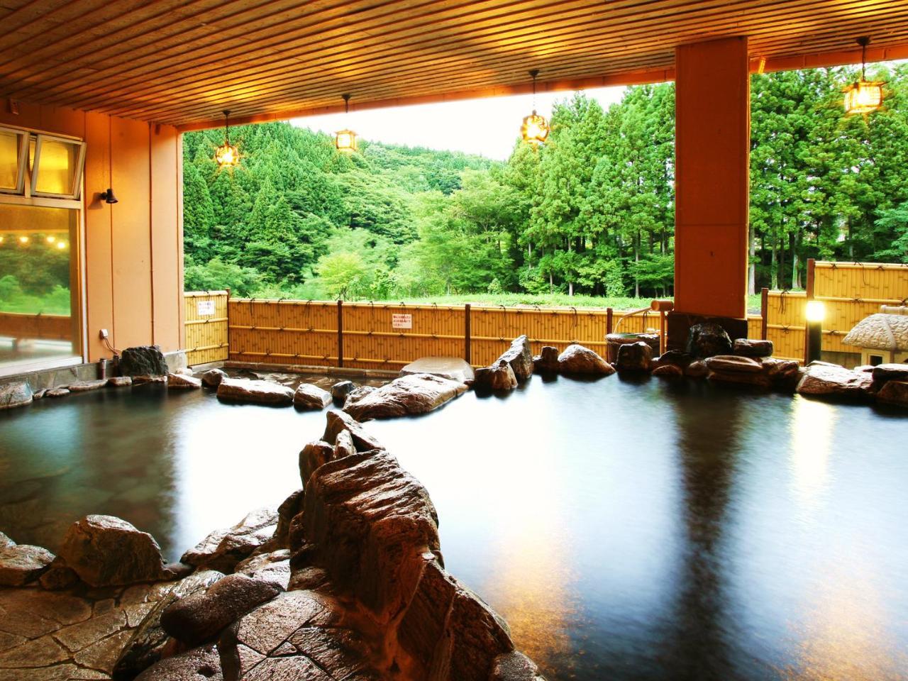 土湯温泉 やすらぎの宿 向瀧旅館 Фукусима Экстерьер фото