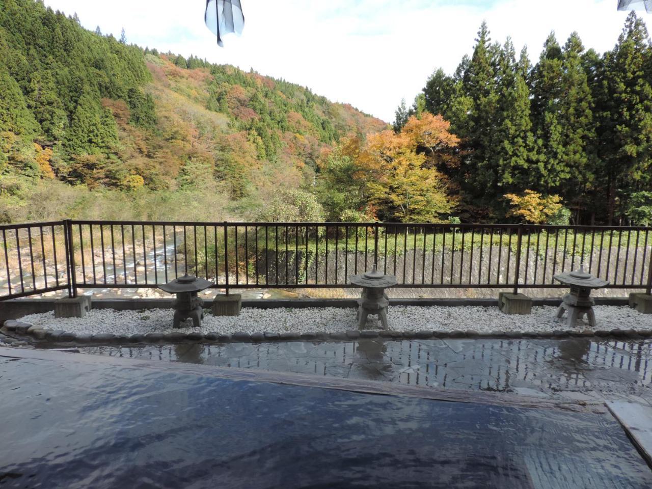 土湯温泉 やすらぎの宿 向瀧旅館 Фукусима Экстерьер фото