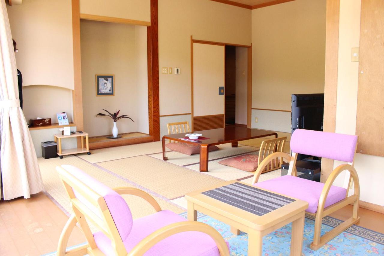 土湯温泉 やすらぎの宿 向瀧旅館 Фукусима Экстерьер фото