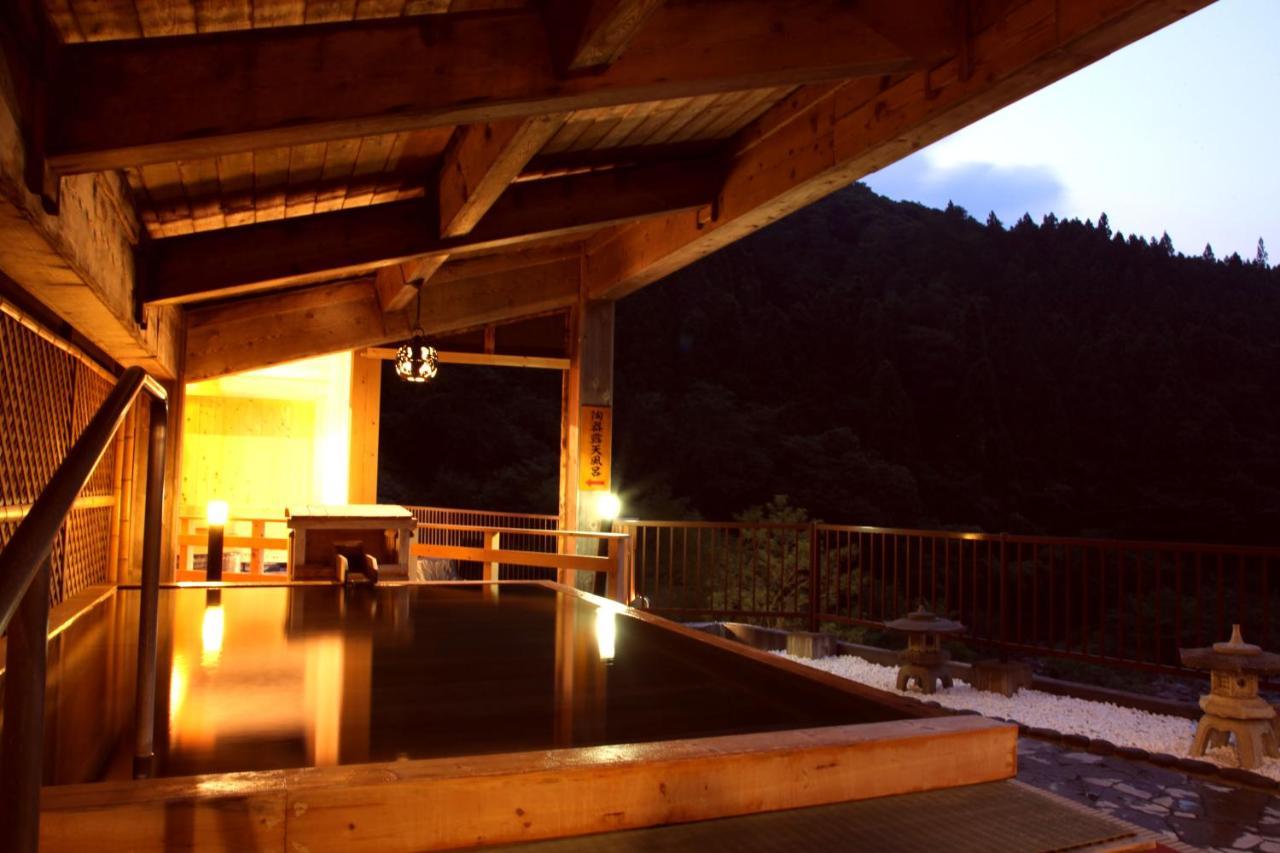 土湯温泉 やすらぎの宿 向瀧旅館 Фукусима Экстерьер фото