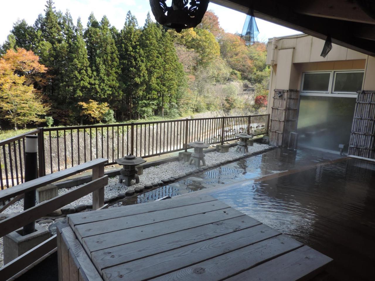 土湯温泉 やすらぎの宿 向瀧旅館 Фукусима Экстерьер фото
