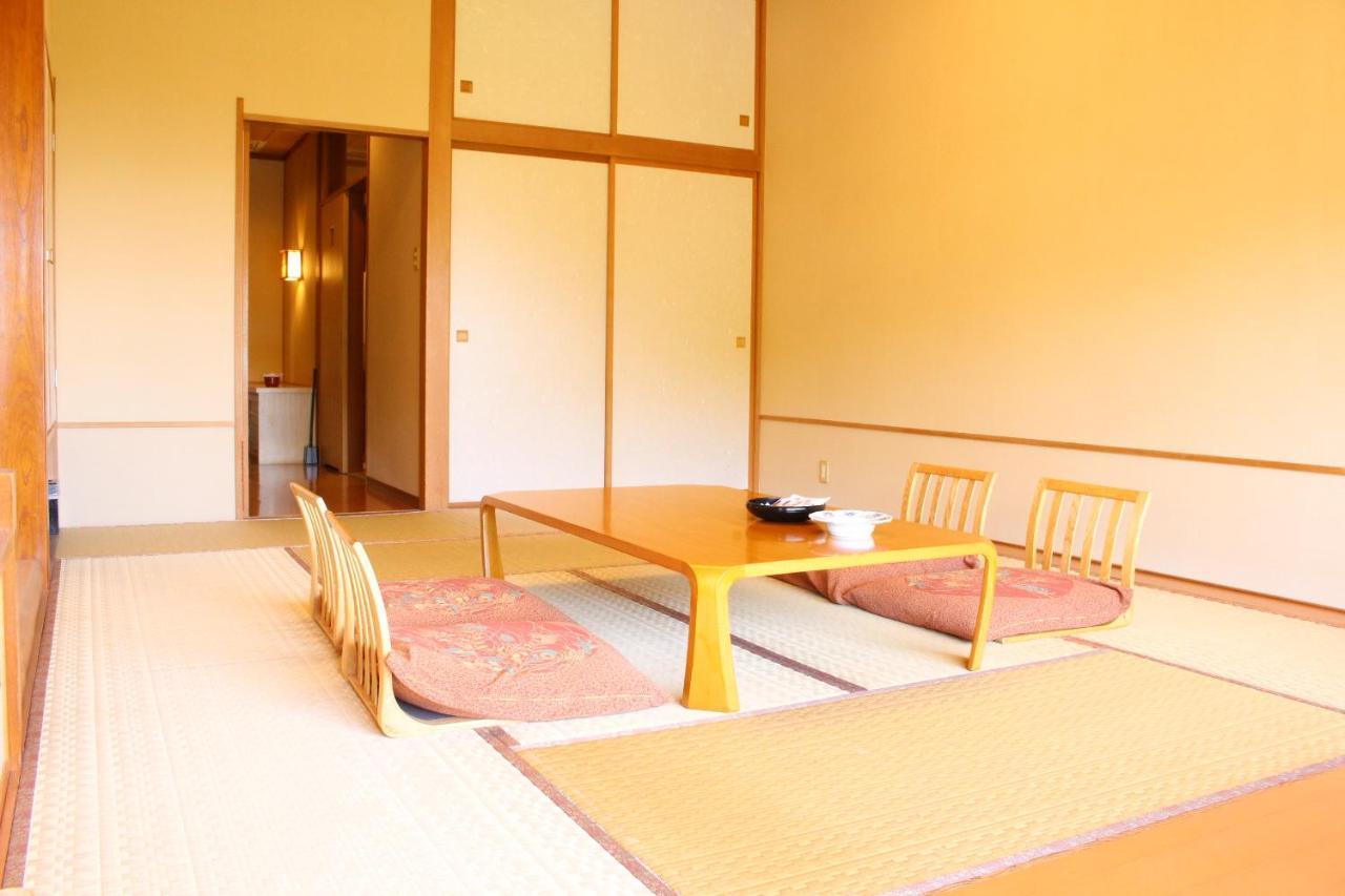 土湯温泉 やすらぎの宿 向瀧旅館 Фукусима Экстерьер фото